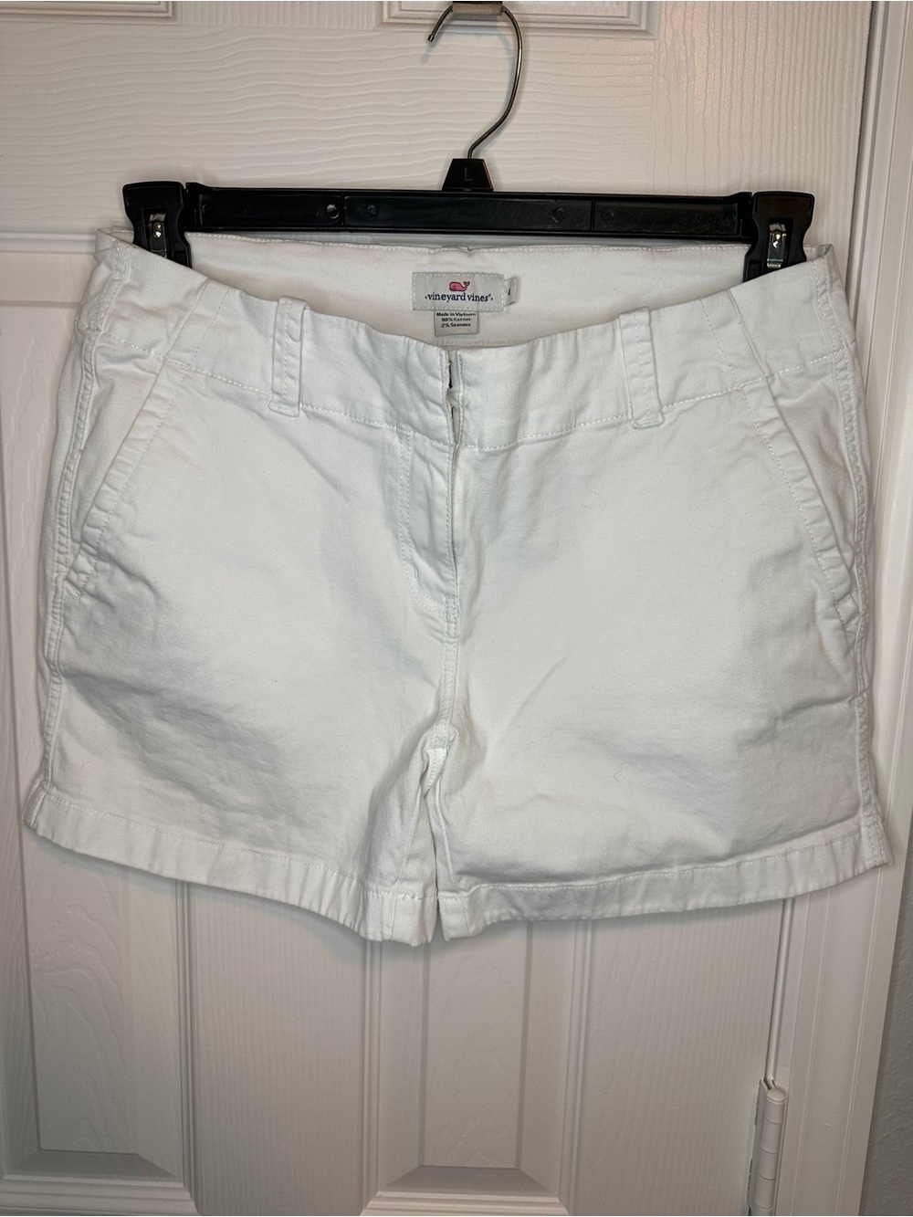 Vineyard Vines White Cotton Shorts - Classic Chino Style